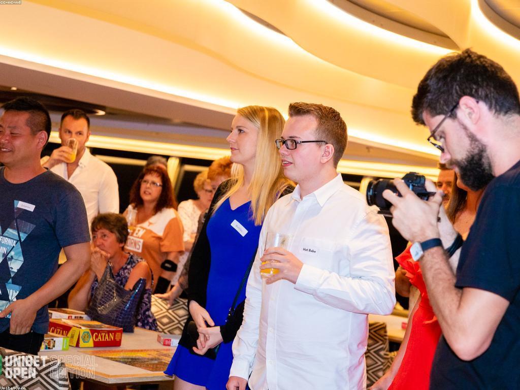 ពិភពល្បែង: ពិភពនៃការកម្សាន្ត និងការប្រកួតប្រជែង